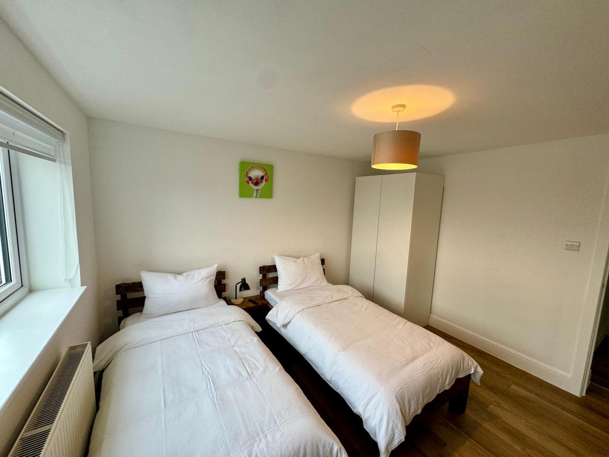 Florina S House 4 Bedrooms Villa Rugeley Buitenkant foto