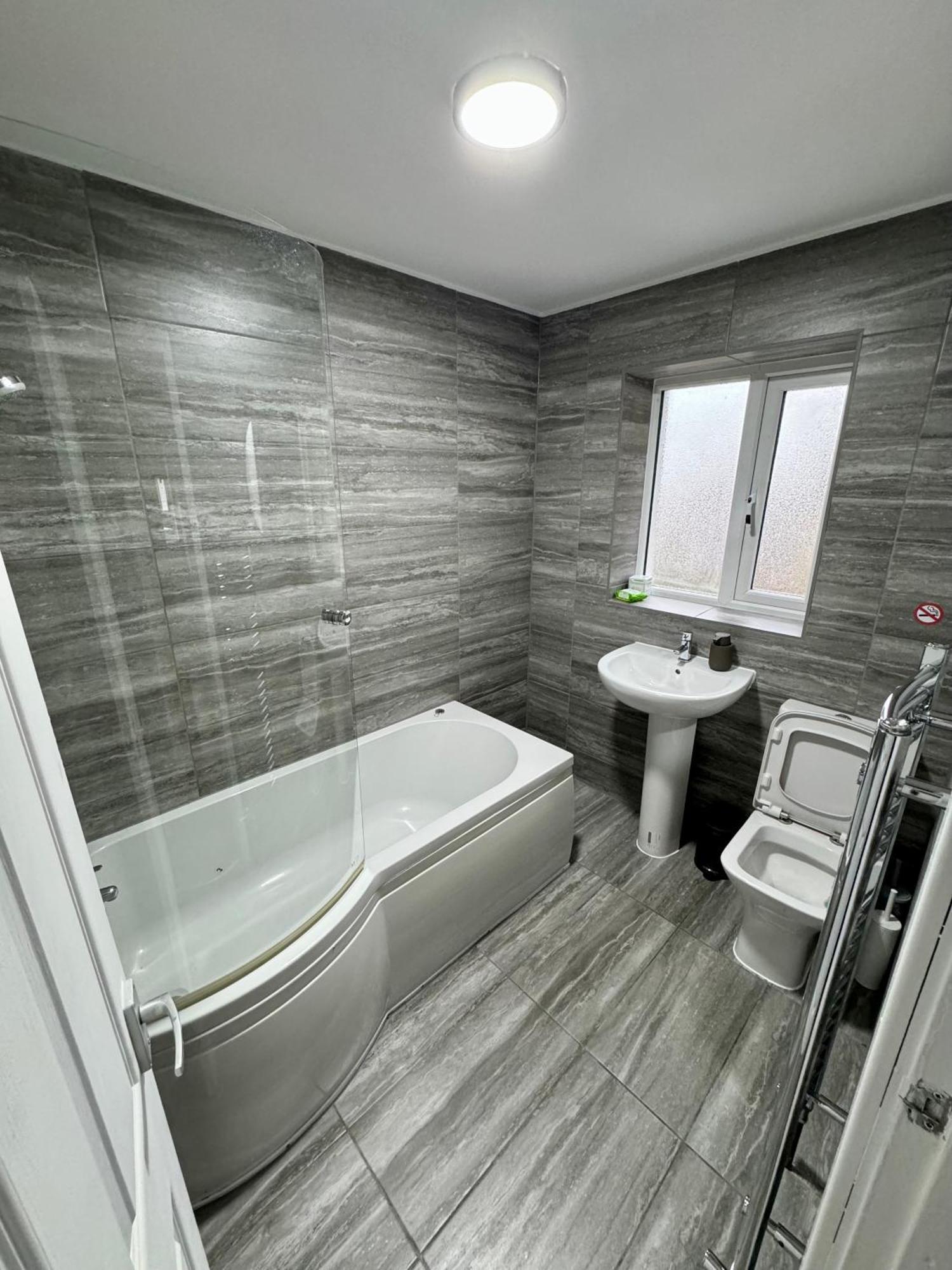 Florina S House 4 Bedrooms Villa Rugeley Buitenkant foto