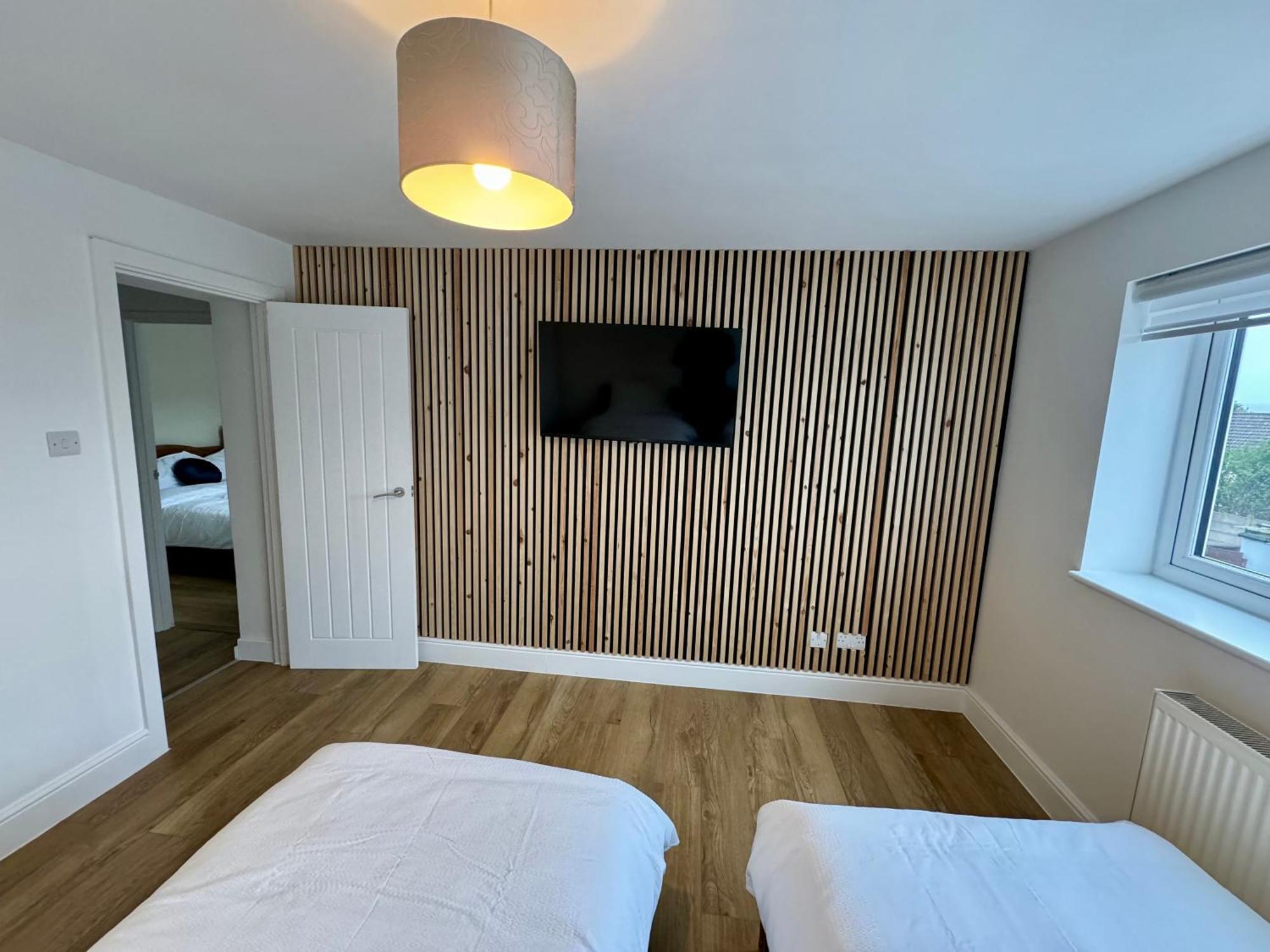 Florina S House 4 Bedrooms Villa Rugeley Buitenkant foto